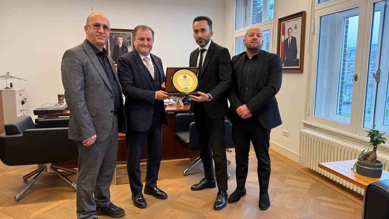 AKİB Yönetimi Amsterdam Başkonsolosu Mahmut Burak Ersoy'u Ziyaret Etti