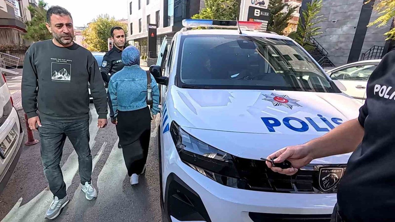 Aksaray'da Boşanma Sürecinde Eşinin Arabasının Camını Yumrukla Kırdı, KADES İhbarıyla Gözaltı