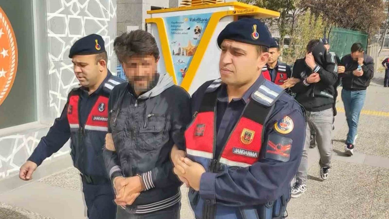 Aksaray'da jandarma baskını: 1 kilo kokain, 2 kilo esrar — 1 tutuklama