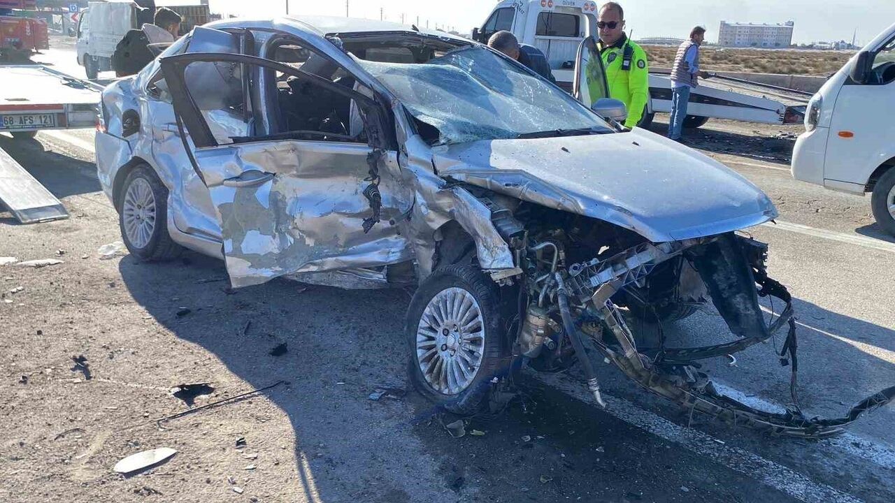 Aksaray'da Kafa Kafaya Çarpışma: 2 Kişi Ağır Yaralandı