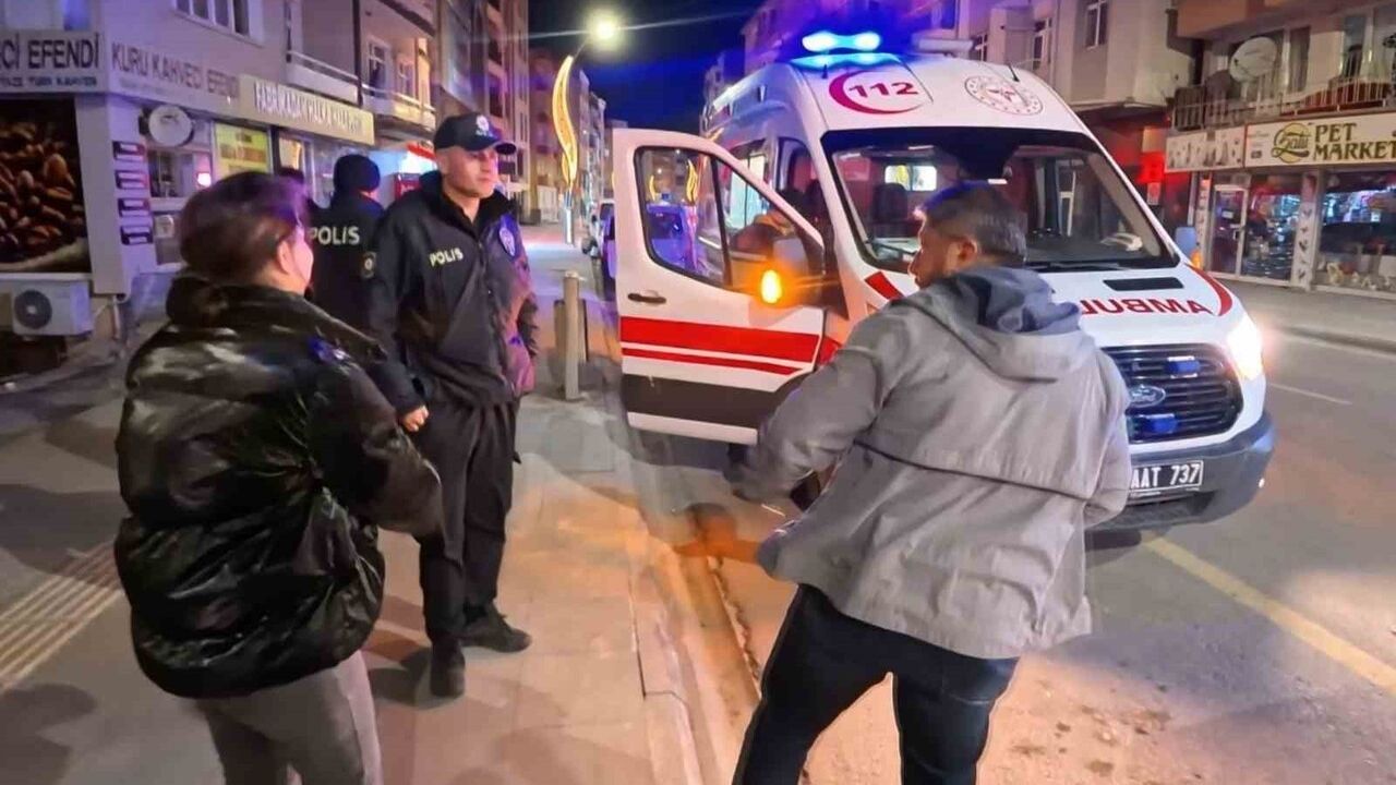 Aksaray'da Kıskançlık Krizi: Genç Kadın Erkek Arkadaşının Sevgilisini Bıçakladı