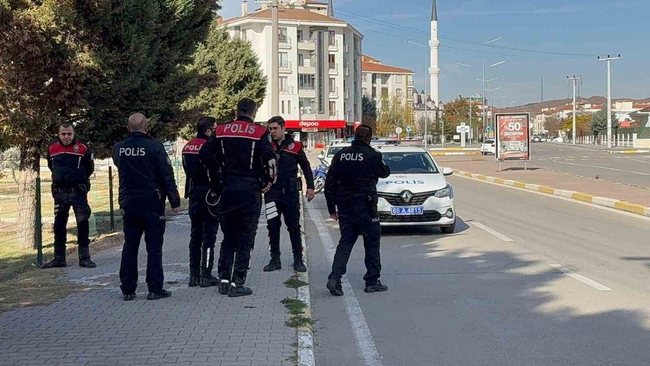 Aksaray'da Parkta 'Yan Baktın' Kavgası: 16 Yaşındaki Çocuk Bıçaklandı