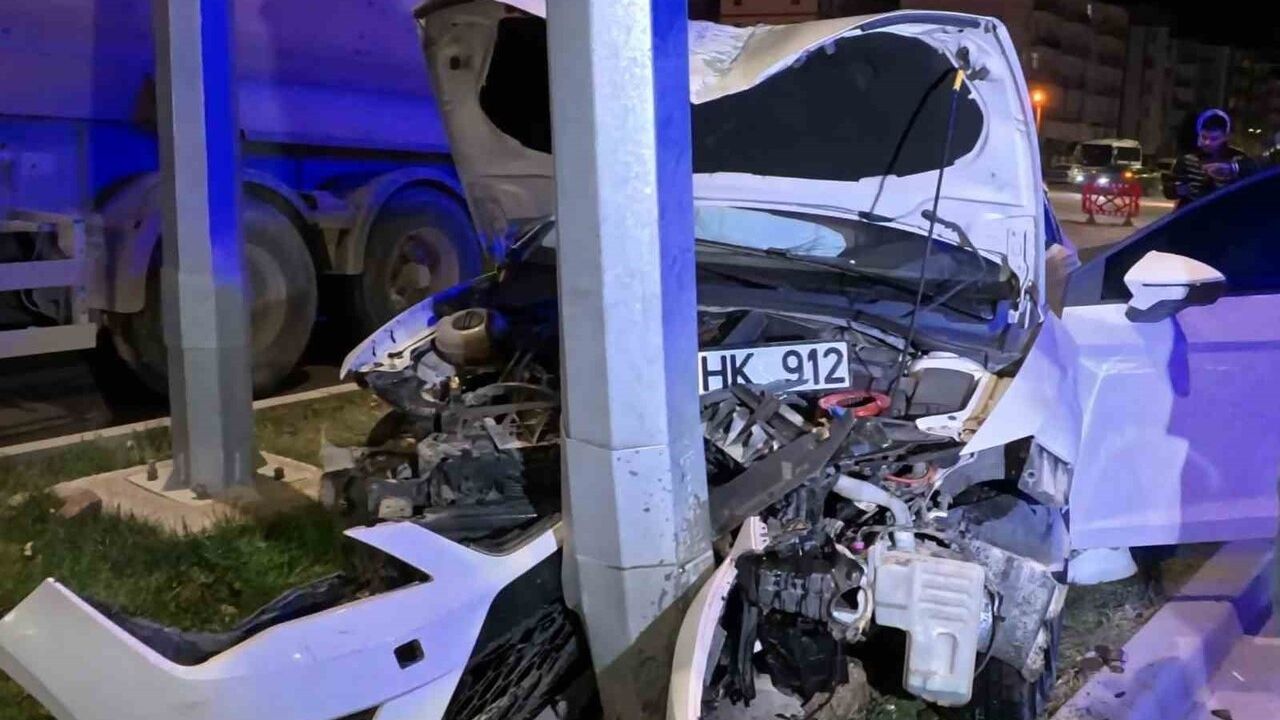 Aksaray'da Trafiğe Kapalı Yol Peş Peşe Kazalara Sahne Oldu: 2 Yaralı