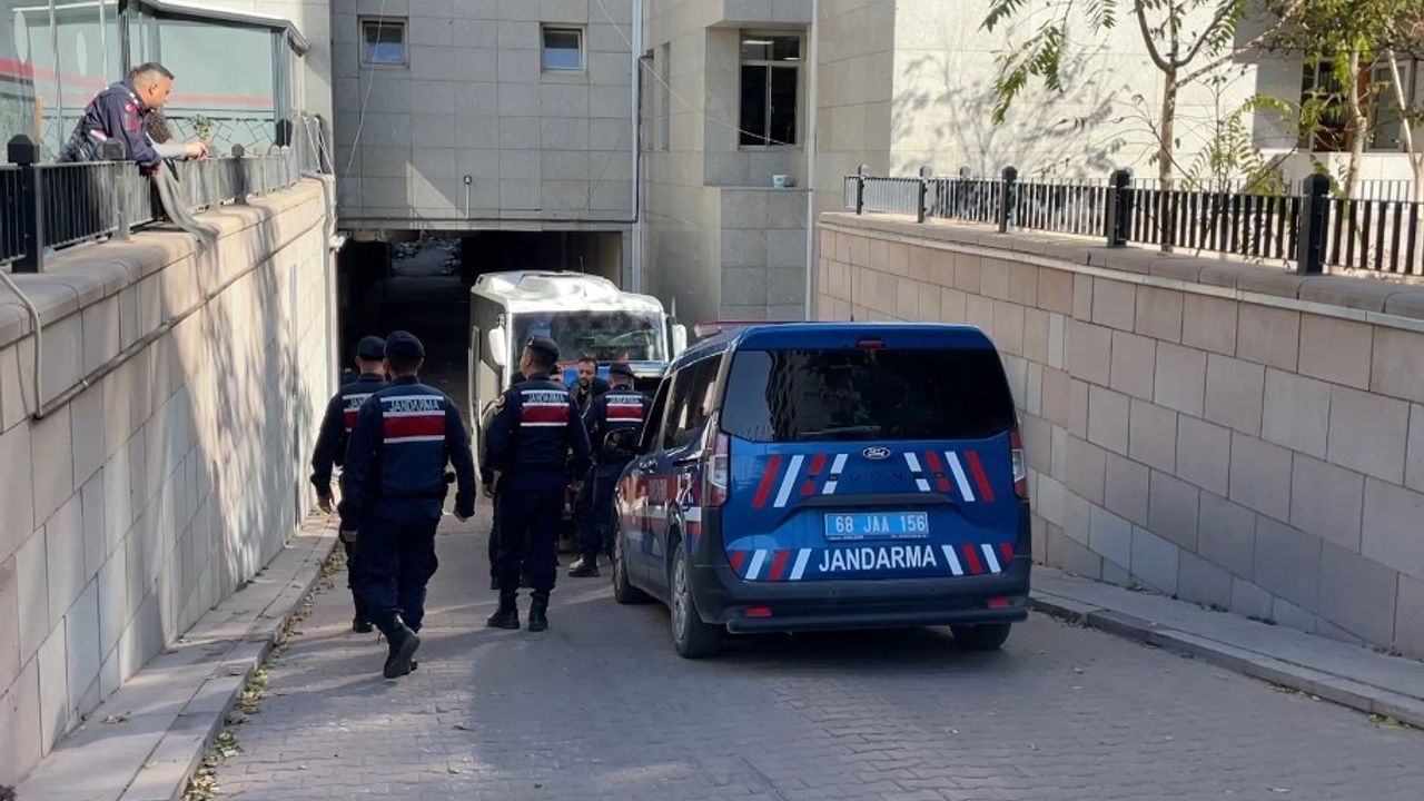 Aksaray OSB'de Silahlı Saldırı: 1 Ölü, 2 Yaralı — Zanlı Adliyeye Sevk Edildi