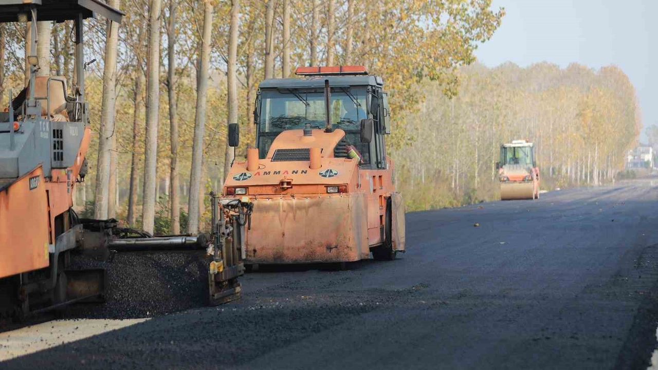 Akyazı’nın Yeni İlçe Girişi: Yahyalı Bağlantı Yolu Asfalta Hazırlanıyor