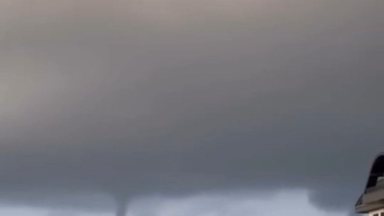 Alanya Avsallar'da Denizde Hortum Kamerada