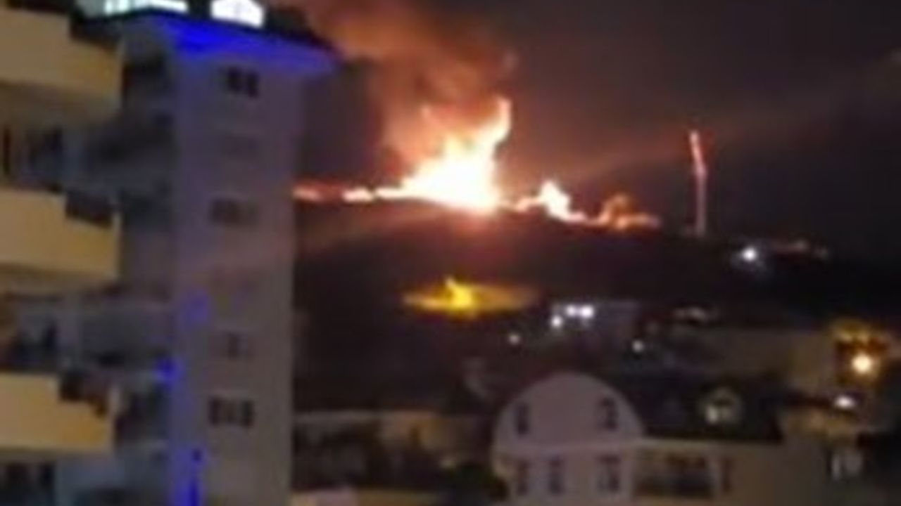 Alanya'da Mutfak Tüpü Yüklü Kamyonet Alev Alev Yandı