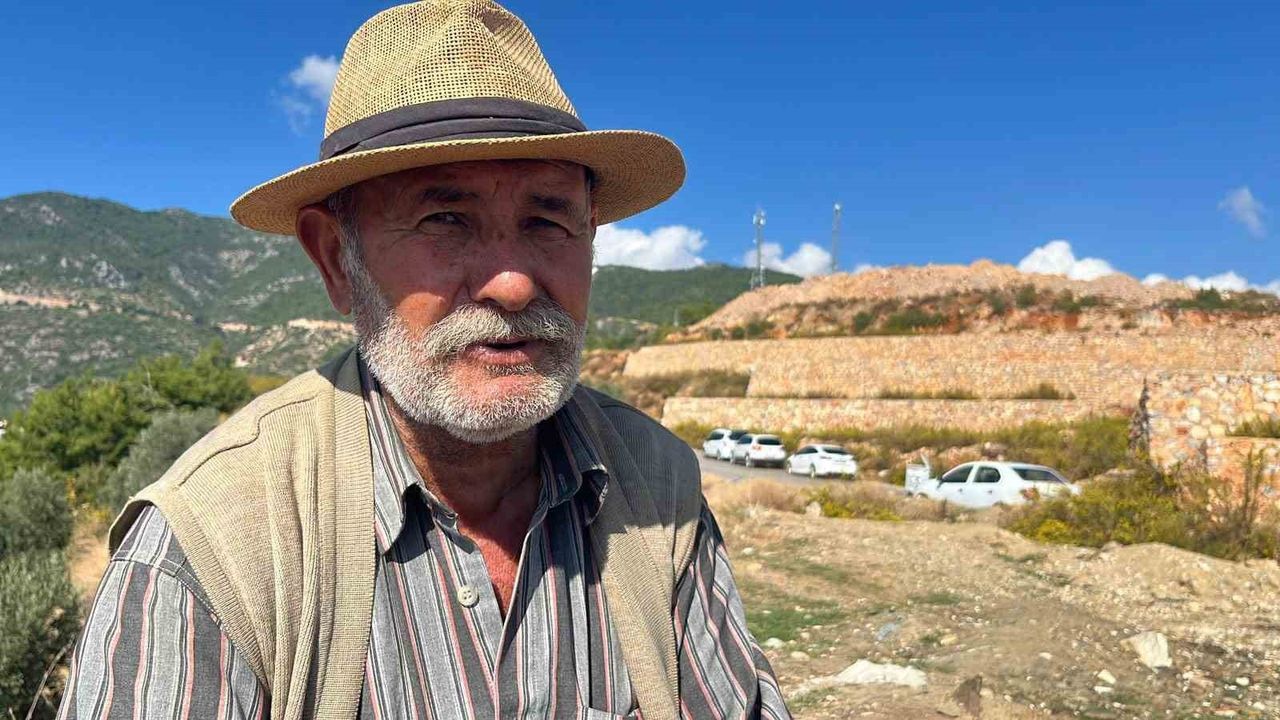 Alanya'da Mutfak Tüpü Yüklü Kamyonet Küle Döndü