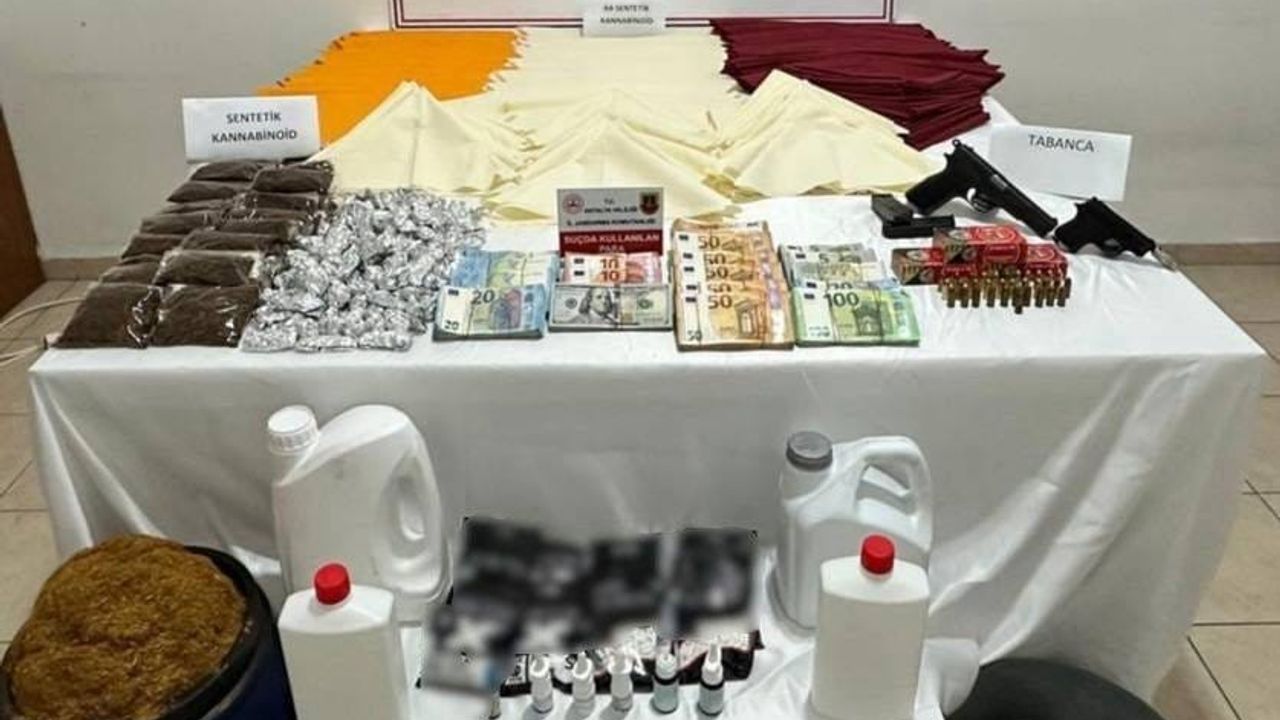 Alanya'da Uyuşturucu Operasyonu: 25 kg Sentetik Kannabinoid ve Silah Ele Geçirildi