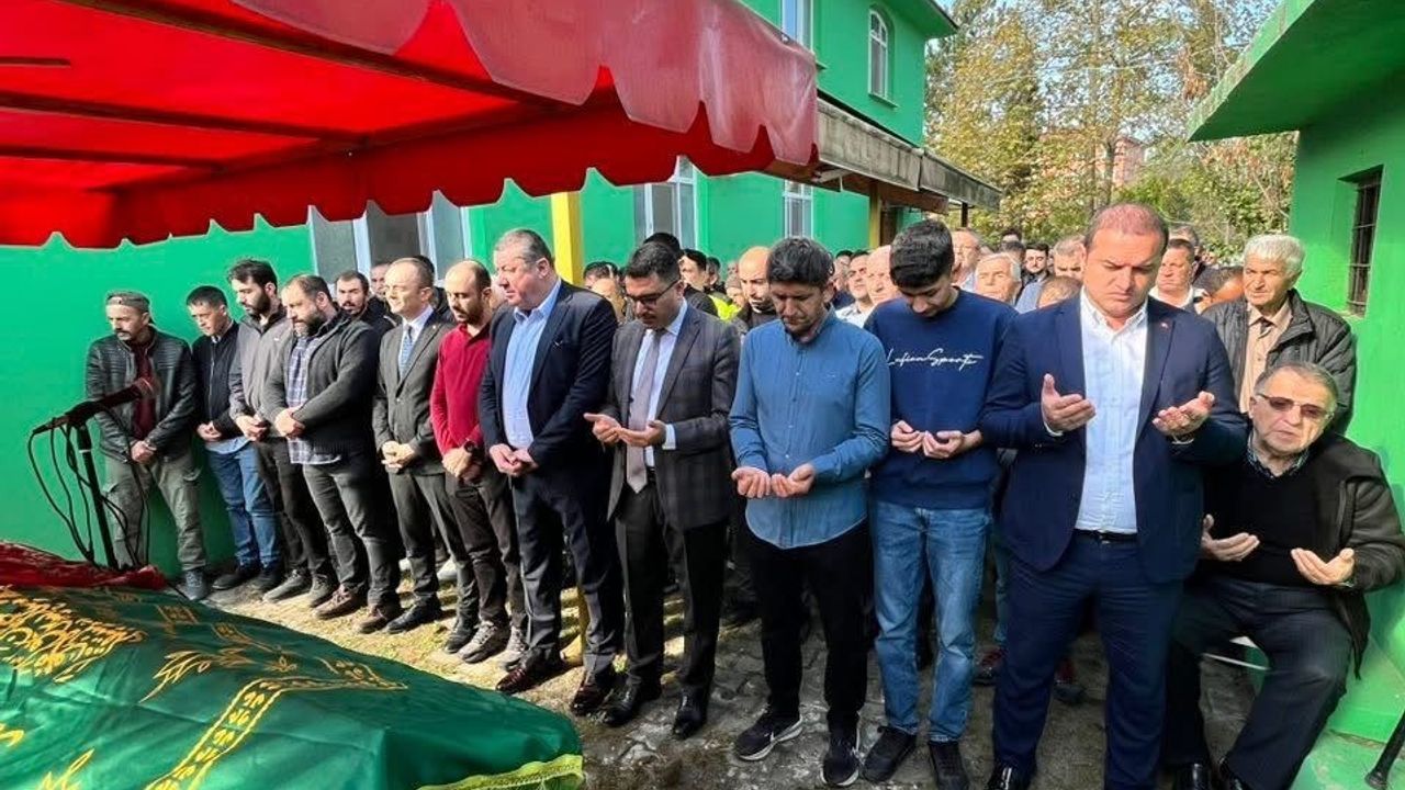 Alaplı Emniyet Müdür Vekili Baki Acar’ın annesi Yasemin Acar uğurlandı