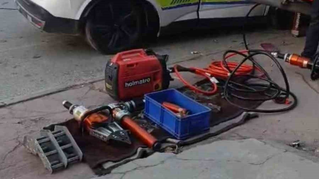 Alaşehir'de Trafik Kazası: 1 Polis Memuru Şehit, 1 Ağır Yaralı