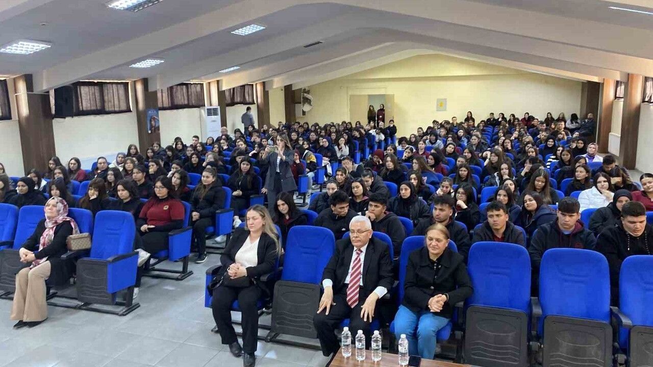 Alaşehir'de 'Vatan ve Kahramanlık Buluşmaları' — Gazilerden Gençlere Unutulmaz Ders