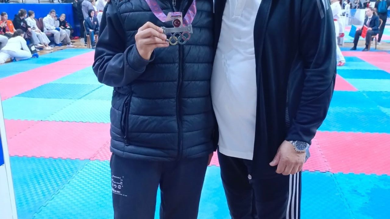 Alaşehirli Karateciler Denizli'den 15 Madalya ile Döndü