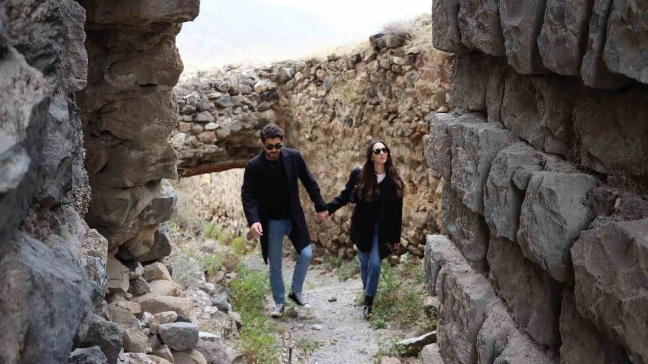 Ali Öner Oltu'yu Gezdi: Oltu Taşı ve Kalenin Hayranı