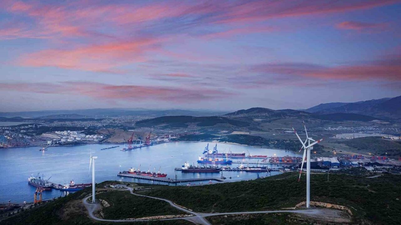 Aliağa limanlarında 73 milyon ton elleçleme: Net tonda liderlik devam ediyor