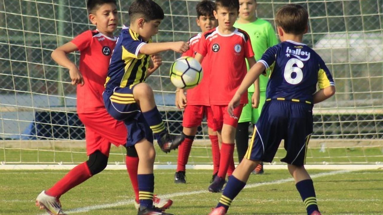 Alsancakspor, Fenerbahçe Akademi'yi Eleyip Kuşadası Atatürk Kupası'nda Öne Çıktı