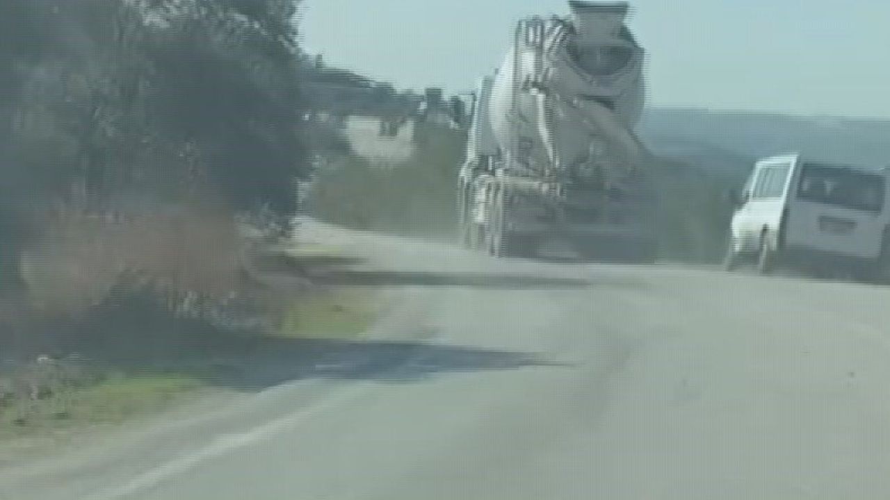 Altınözü'nde Tek Şeritli Yolda 100 Kilometreyi Bulan Mikser Kamerada