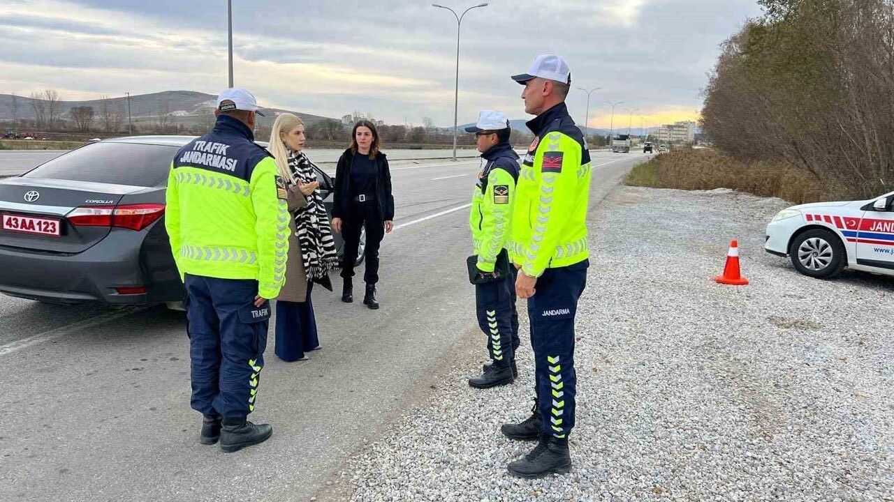 Altıntaş Kaymakamı Ayşegül Yıldırım, Jandarma Trafik Yol Denetimine Katıldı