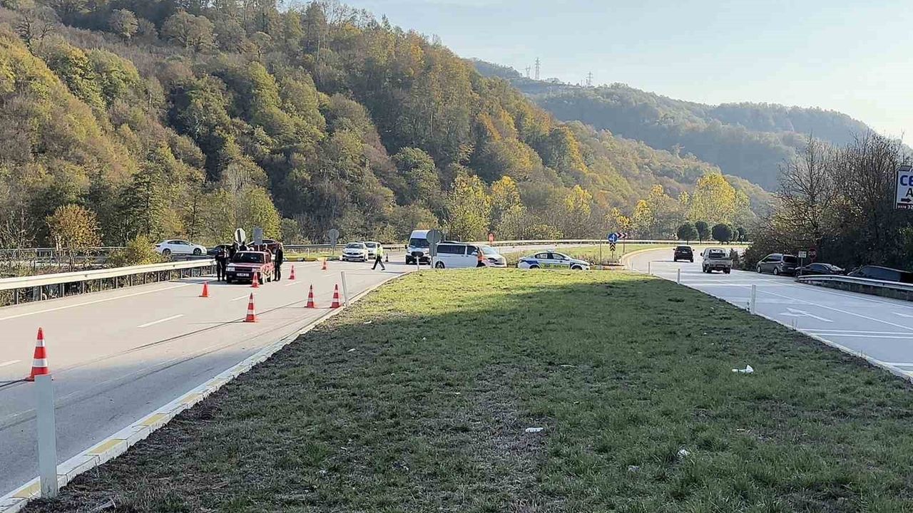 Amasra'da yolcu minibüsü ile otomobil çarpıştı: 2 yaralı