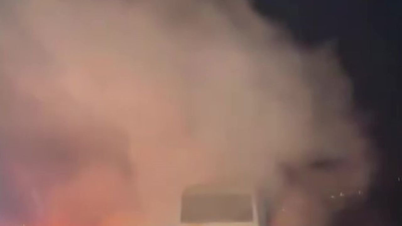 Amasya'da Midibüs Yangını Muhtar ve Vatandaşların Müdahalesiyle Söndürüldü