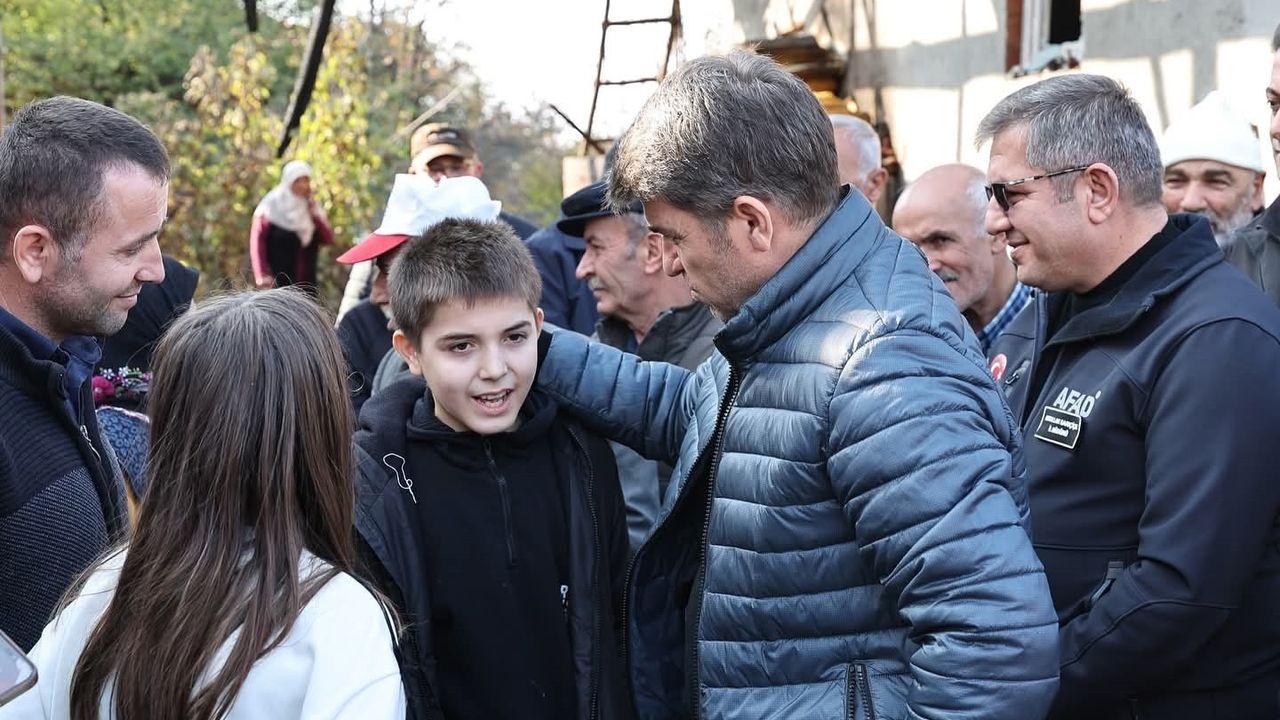 Amasya'da Vali Bakan: Yaşlı Çiftin Yanan Evi El Birliğiyle Yeniden İnşa Edilecek