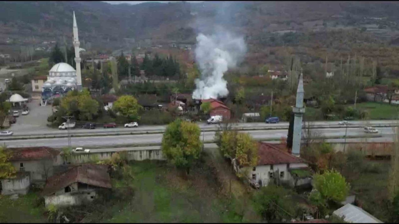 Amasya Kaleköy'de Yangın: Yaşlı Çiftçinin Evi Küle Döndü, 300 Bin TL Yok Oldu