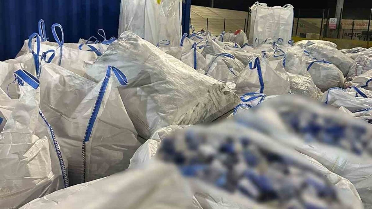 Ambarlı'da 94 Milyon TL'lik 394 Bin 117 Paket Kaçak Sigara Ele Geçirildi