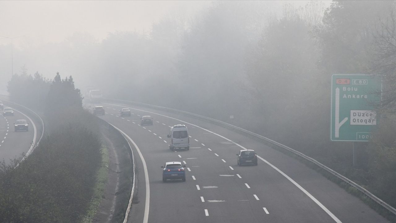 Anadolu Otoyolu Düzce Kesiminde Sis: Görüş Mesafesi Düştü