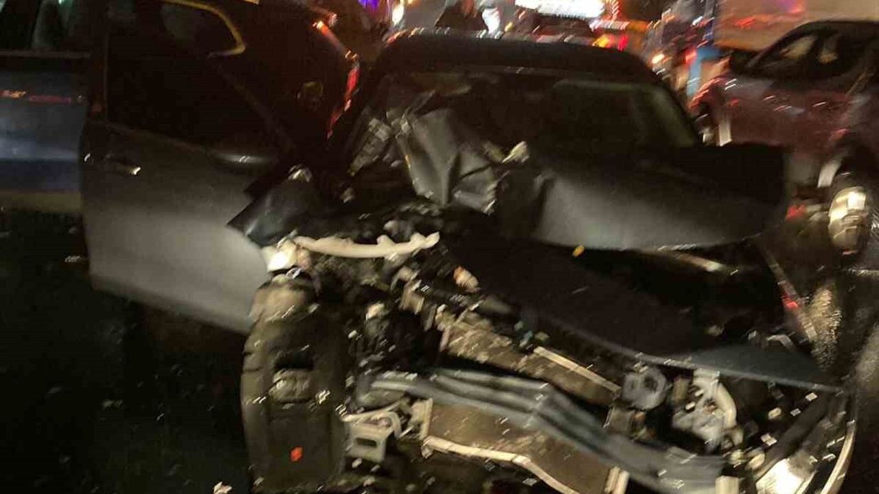 Anadolu Otoyolu Düzce Kesiminde Zincirleme Kaza: 3 Yaralı