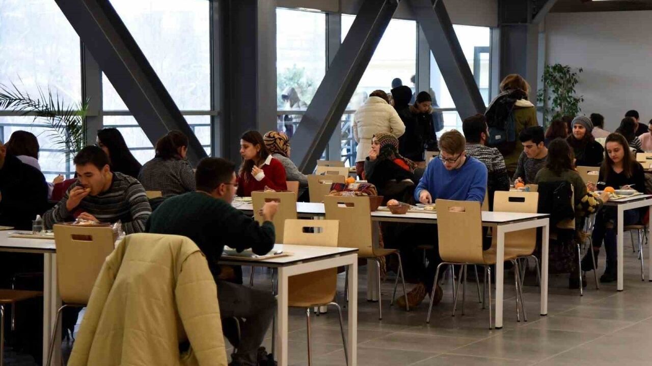 Anadolu Üniversitesi'nde Öğrenciler Arası Yemek Hakkı Paylaşımı Başladı