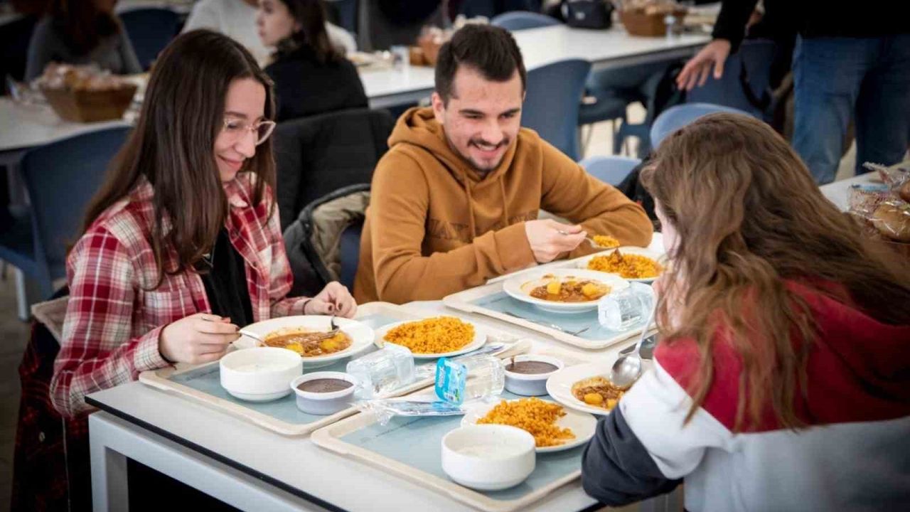 Anadolu Üniversitesi'nden Yemek Bursu: 2 bin 600 Öğrenciye Destek