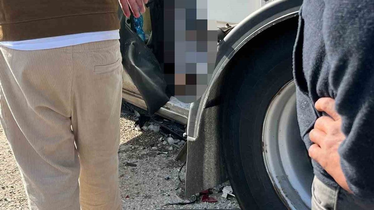 Ankara'da Feci Kaza: Otomobil Park Halindeki Tır Çekicisine Çarptı — 3 Kişilik Aile Öldü