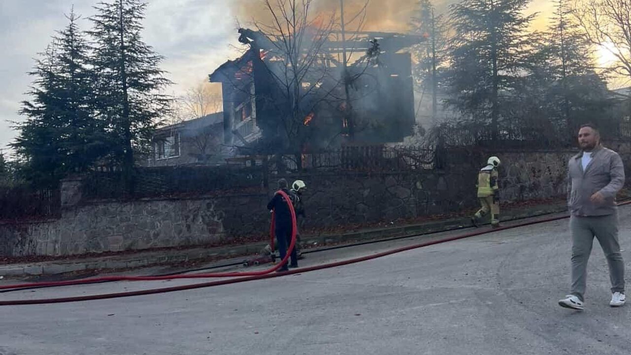 Ankara Gölbaşı'nda 200 Yıllık Serender Kül Oldu