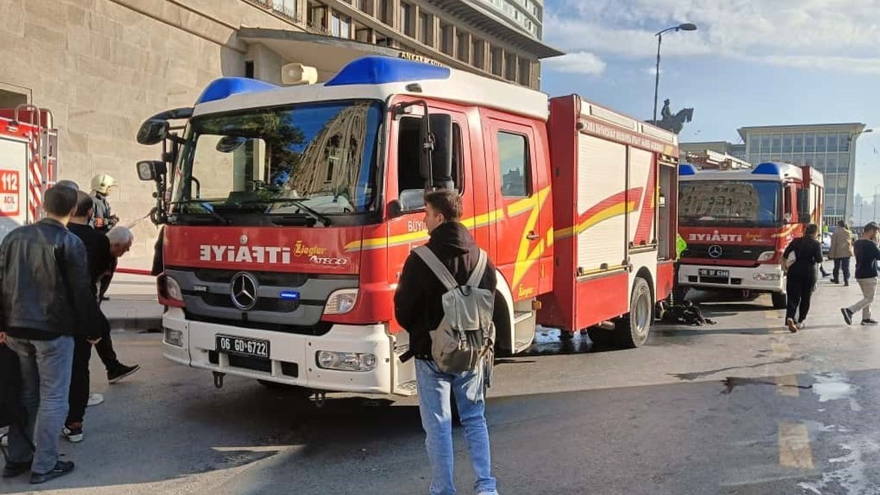 Ankara Sosyal Bilimler Üniversitesi'nde Duman Sızıntısı: 6 Kişi Hastaneye Kaldırıldı