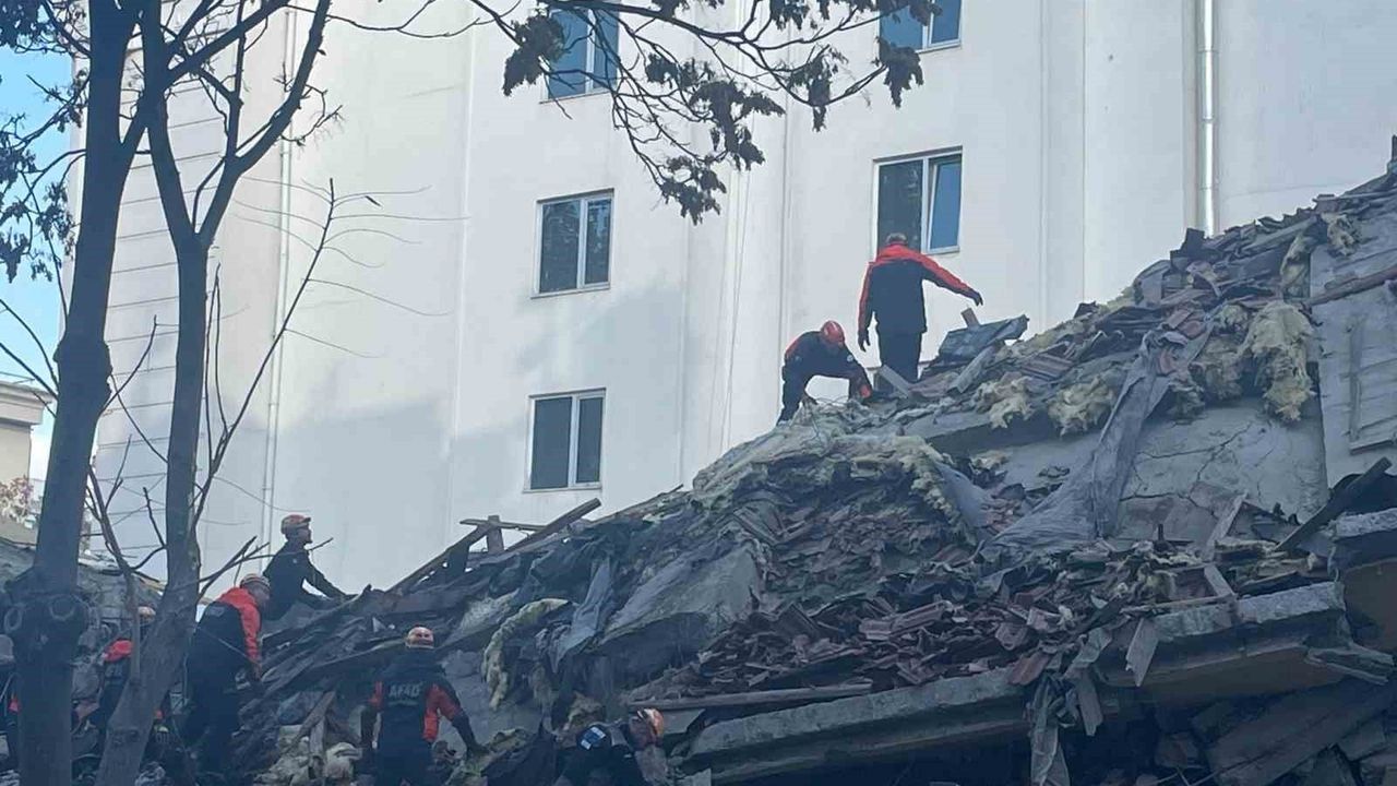Ankara Tunus Caddesi'nde Kontrollü Yıkımda 5 Katlı Binada Çökme