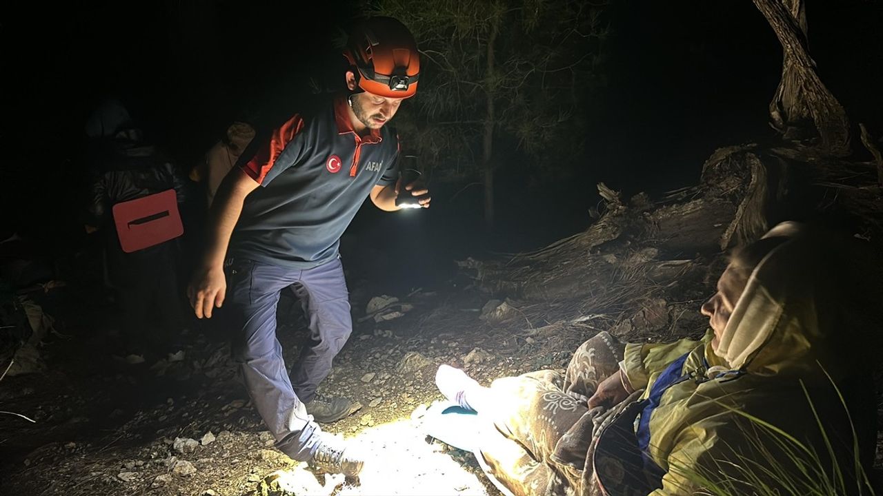 Antalya Adrasan'da Mahsur Kalan Ukraynalı Turist Kurtarıldı