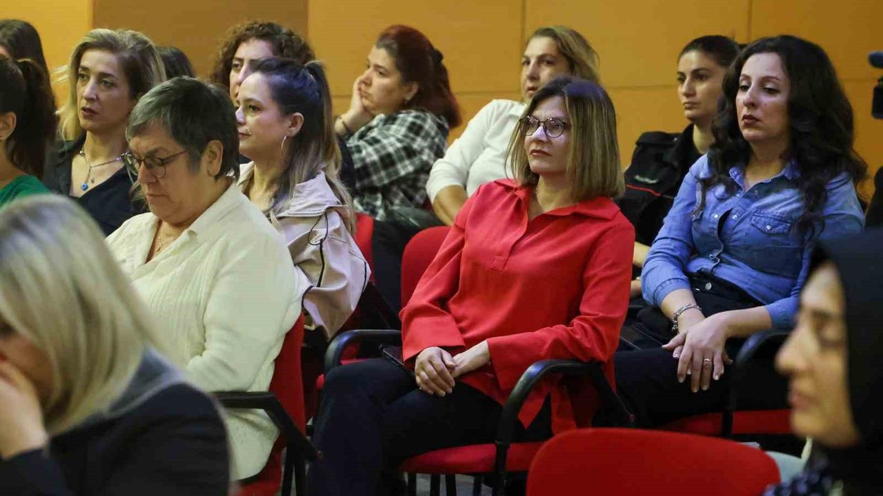 Antalya Büyükşehir Belediyesi'nden Personellere Aile İçi İletişim Eğitimi