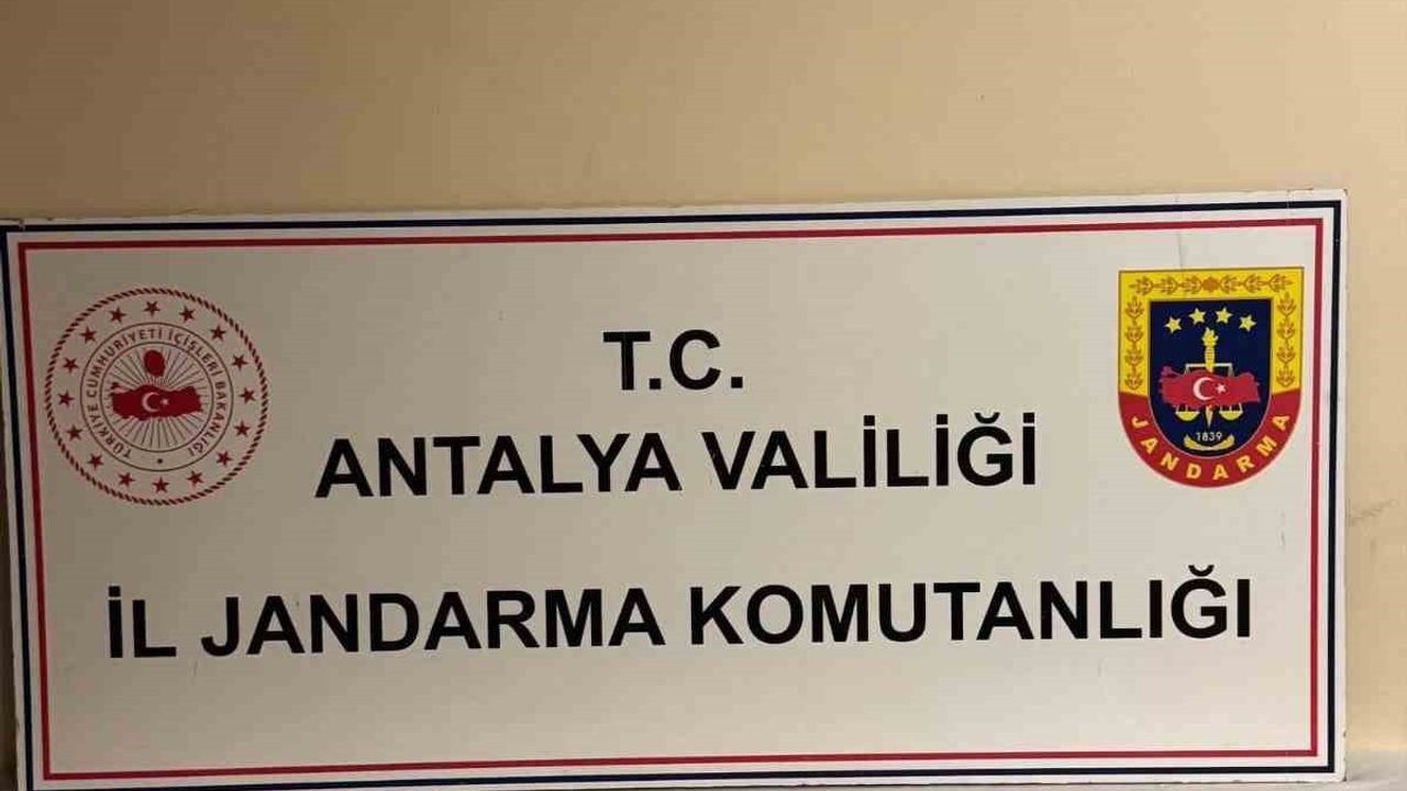 Antalya'da 1 kilo 350 gram kokain ele geçirildi