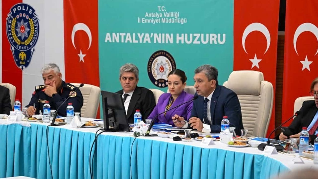 Antalya'da 2025-2026 Kış Trafik Tedbirleri: Vali Şahin'den Uyarı