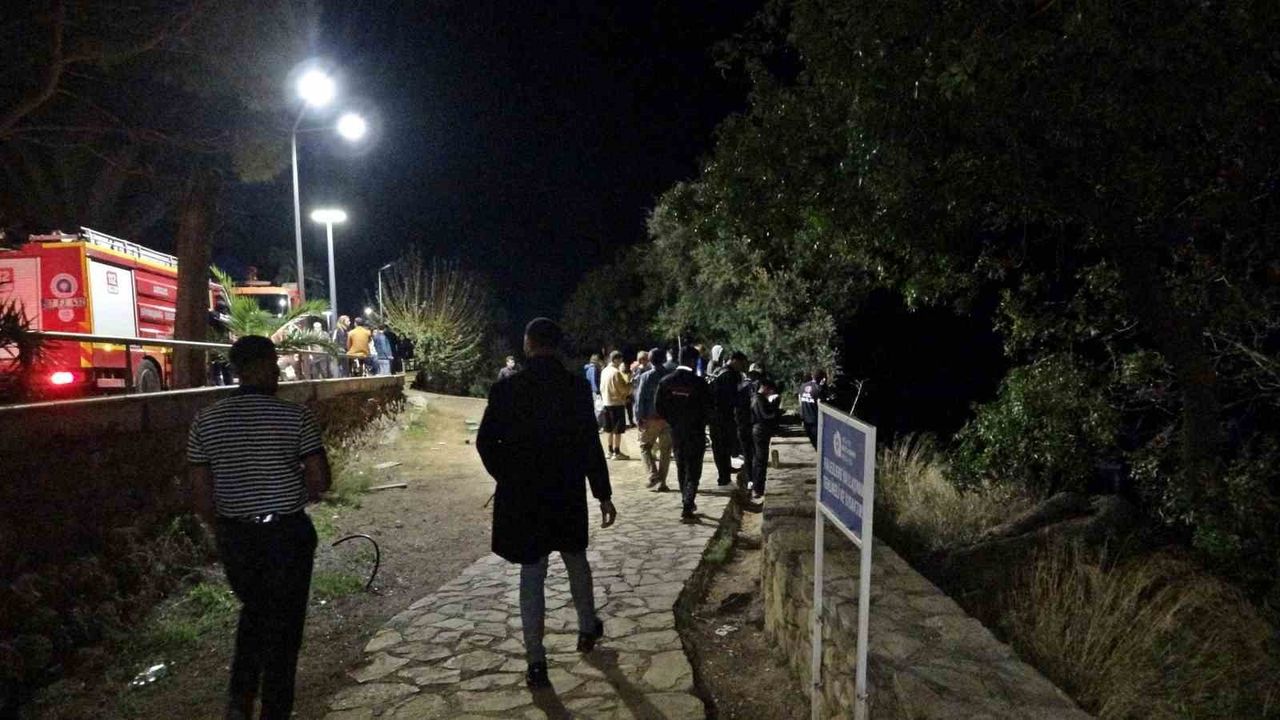 Antalya'da 30 Metrelik Falezlerden Düşen Genç Yaşamını Yitirdi