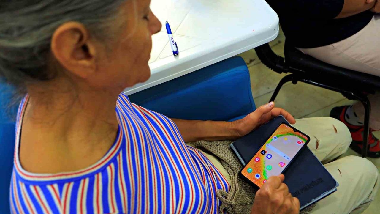 Antalya'da 60+lara Akıllı Telefon Eğitimi ve Dijital Güvenlik