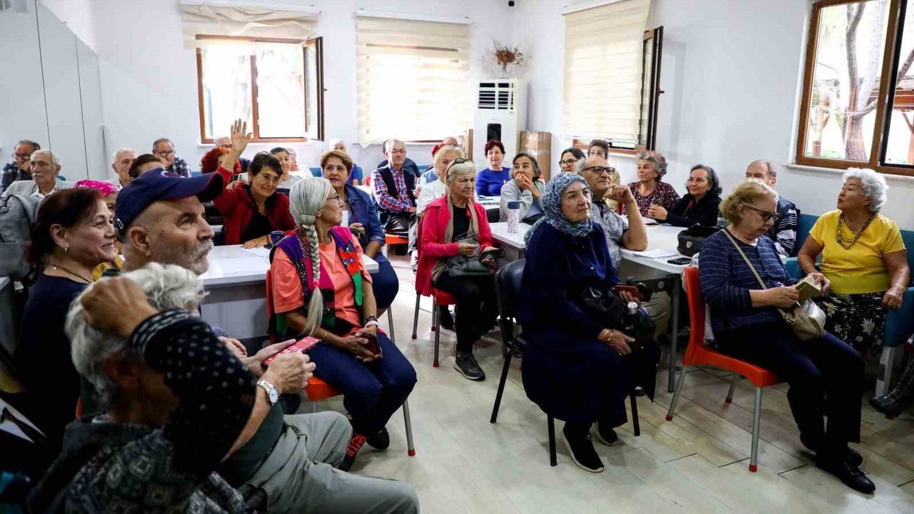 Antalya’da 60 Yaş Üstüne Akıllı Telefon Eğitimi