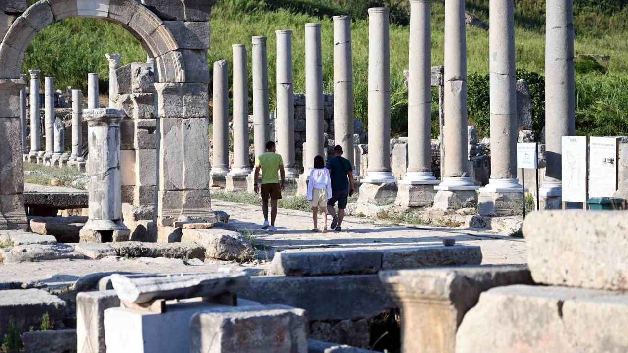 Antalya'da Ekim Rekoru: En Çok Turist Almanya'dan
