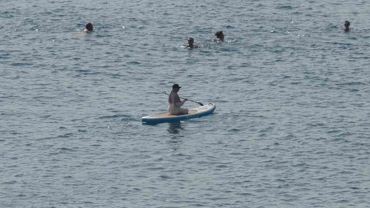 Antalya'da Kasım'da Yaz: Konyaaltı'nda 27°C ile Denize Girenler ve Paraşütçüler