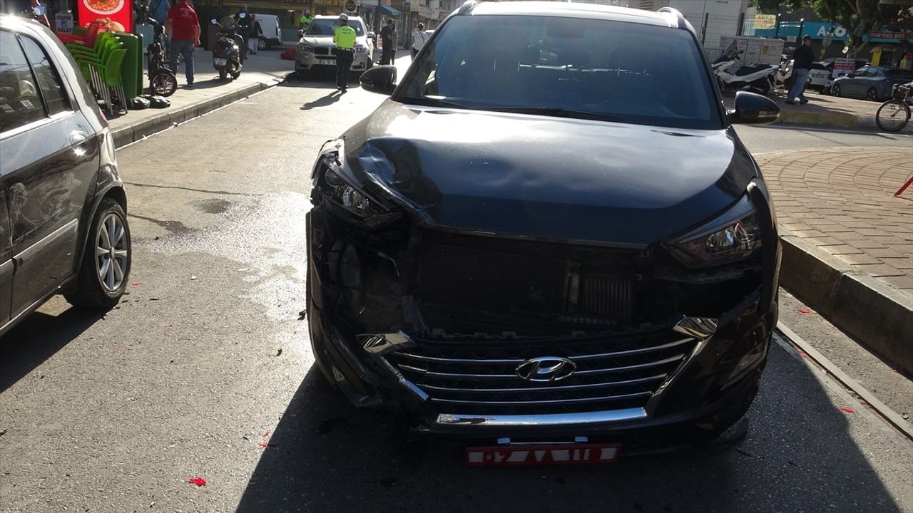 Antalya'da Muratpaşa Kaymakamı İhsan Kara Trafik Kazası Geçirdi