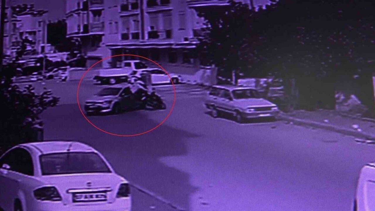 Antalya'da Trafik Kazasında Motosikletli Çocuğu Sakinleştirdi — İkiz Kardeş Etkisi
