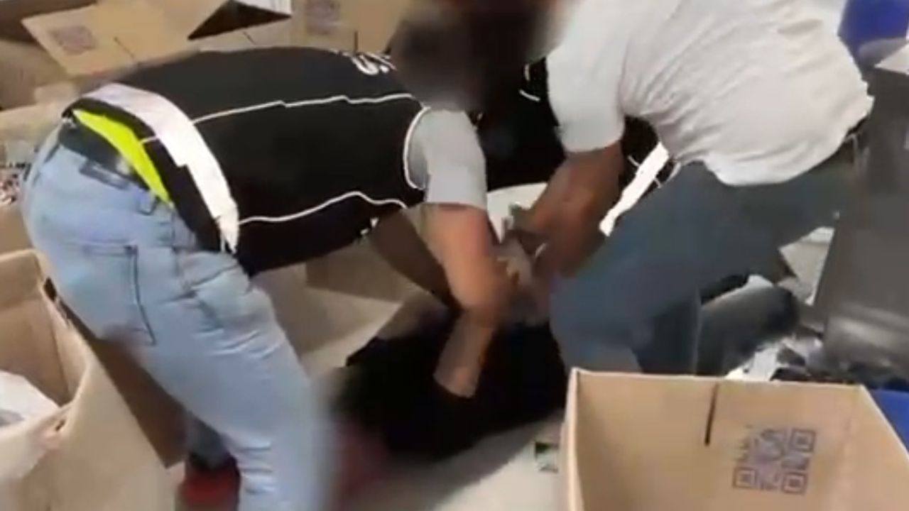 Antalya'da Uyuşturucu İmalathanesine Operasyon: 1 milyon 888 bin 830 sentetik ecza hap ele geçirildi