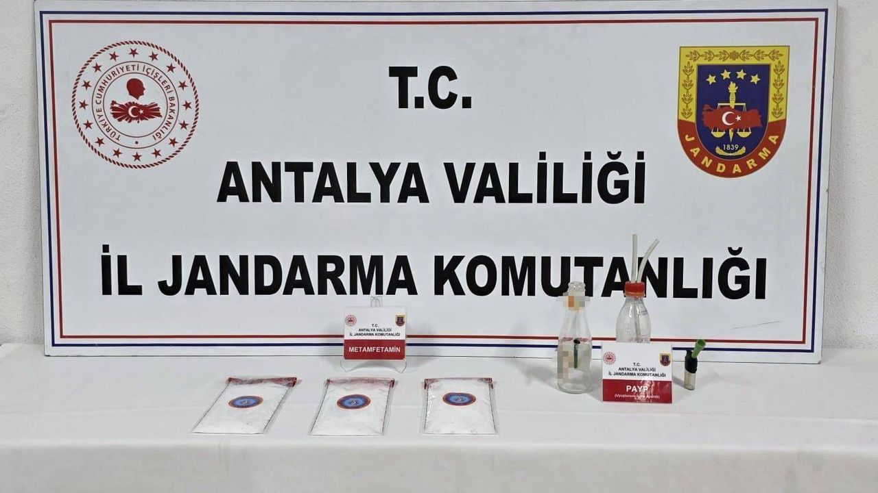 Antalya Döşemealtı'da Jandarma Operasyonu: 1 kilo 210 gram Metamfetamin Ele Geçirildi