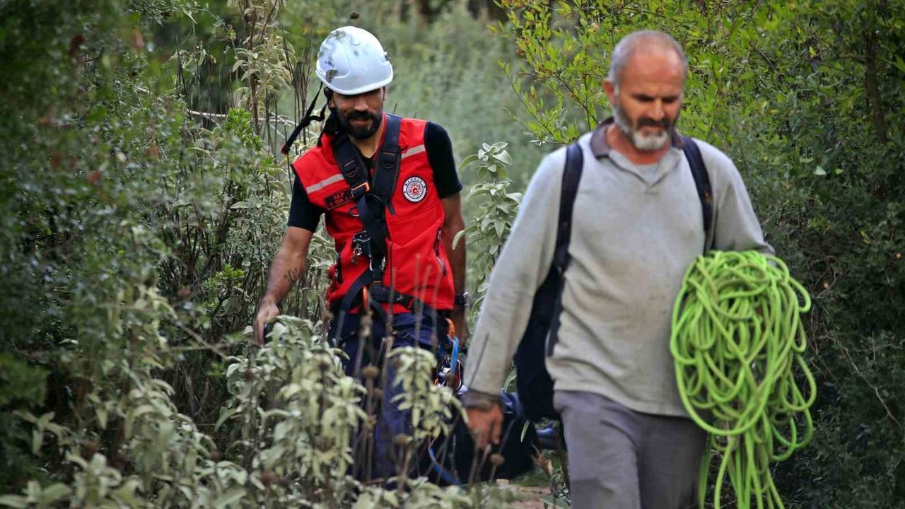 Antalya Döşemealtı'nda Kurt Saldırısı: Uçurumda Mahsur Kalan Keçi 4 Gün Sonra Kurtarıldı