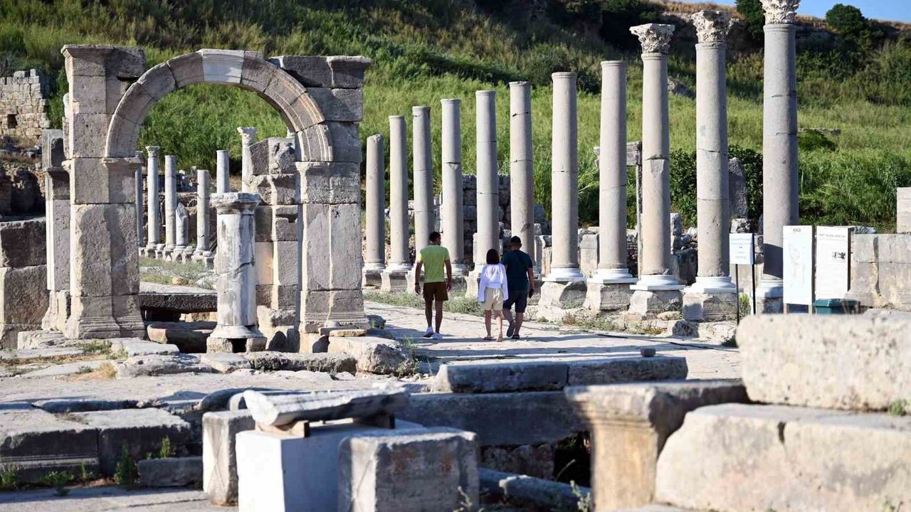 Antalya Ekim Rekoru: 10 Ayda 16 Milyon Turist Aşıldı